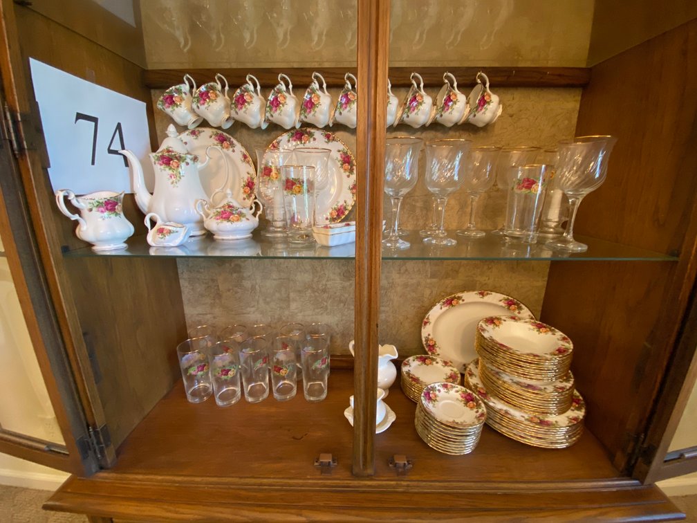ROYAL ALBERT CHINA-ENGLAND OLD COUNTRY (MORE IN DESCRIPTION)