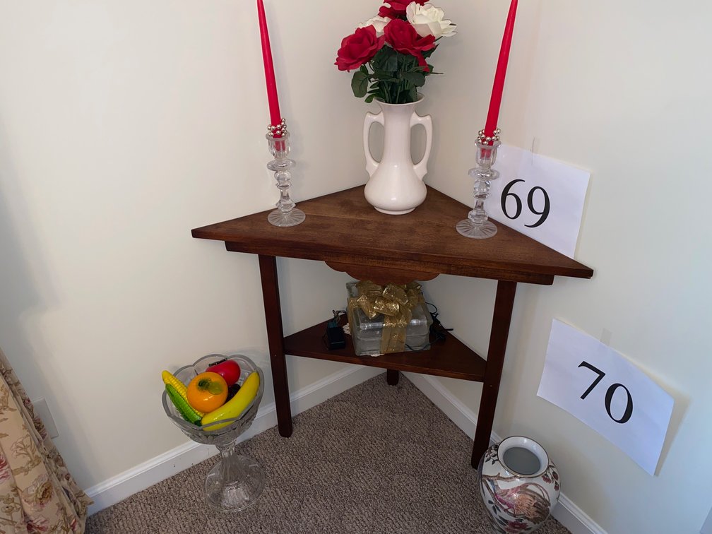 PR CRYSTAL CANDLESTICKS, VASE W/SILK FLOWERS (MORE IN DESCRIPTION)