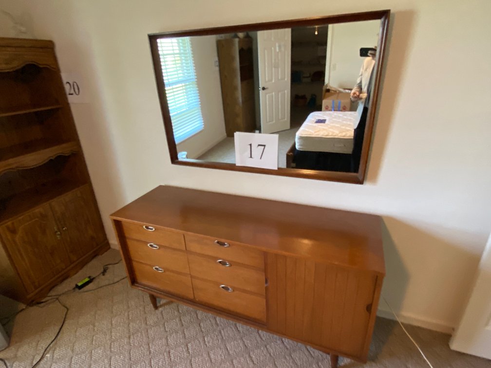 MID CENTURY SIX DRAWER DRESSER W/APPROXIMATELY 32" MIRROR