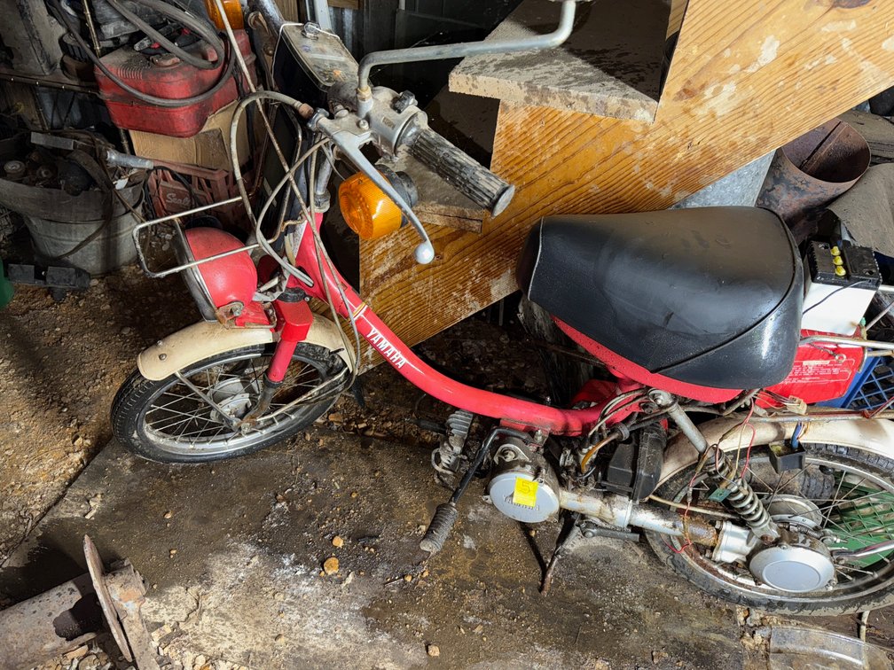 YAMAHA SCOOTER (NO TITLE)