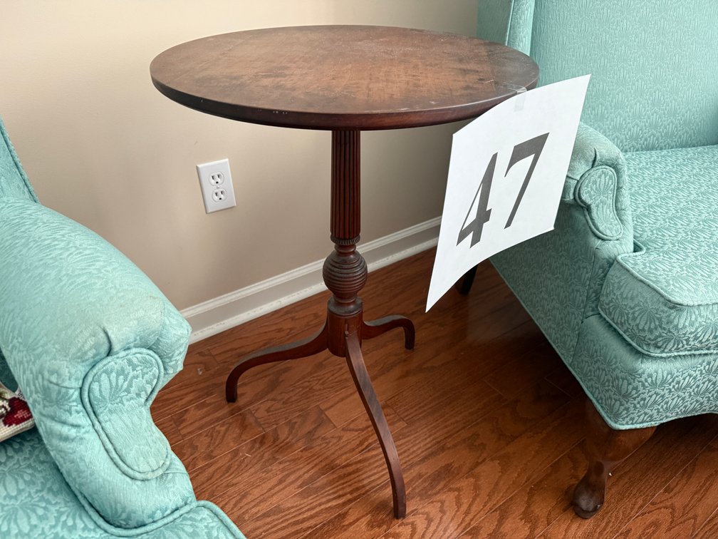 RARE 20” ROUND TILT TOP PEDESTAL SIDE TABLE