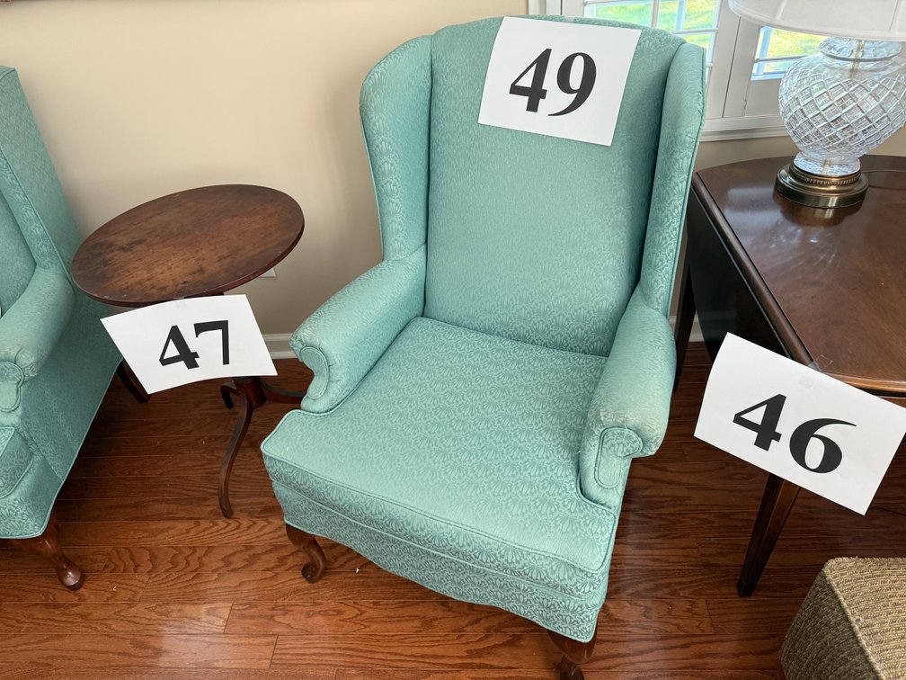 WINGBACK ARMCHAIR QUEENE ANNE LEGS 