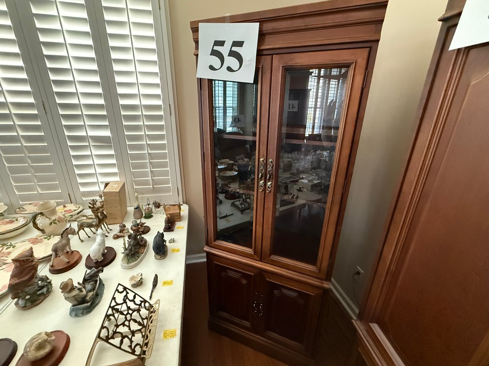 +/- 76\uFFFd H CHINA CABINET