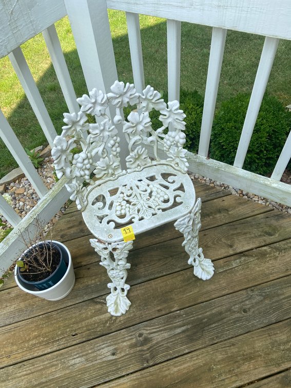 WHITE IRON CHAIR