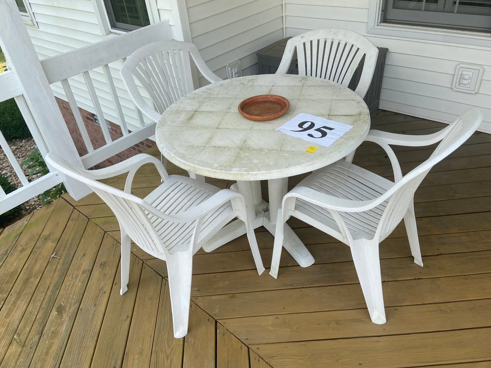 OUTDOOR TABLE AND 4 CHAIR SET