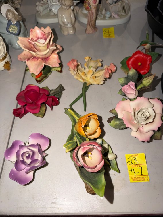APPROX 7 FLORAL FIGURINES