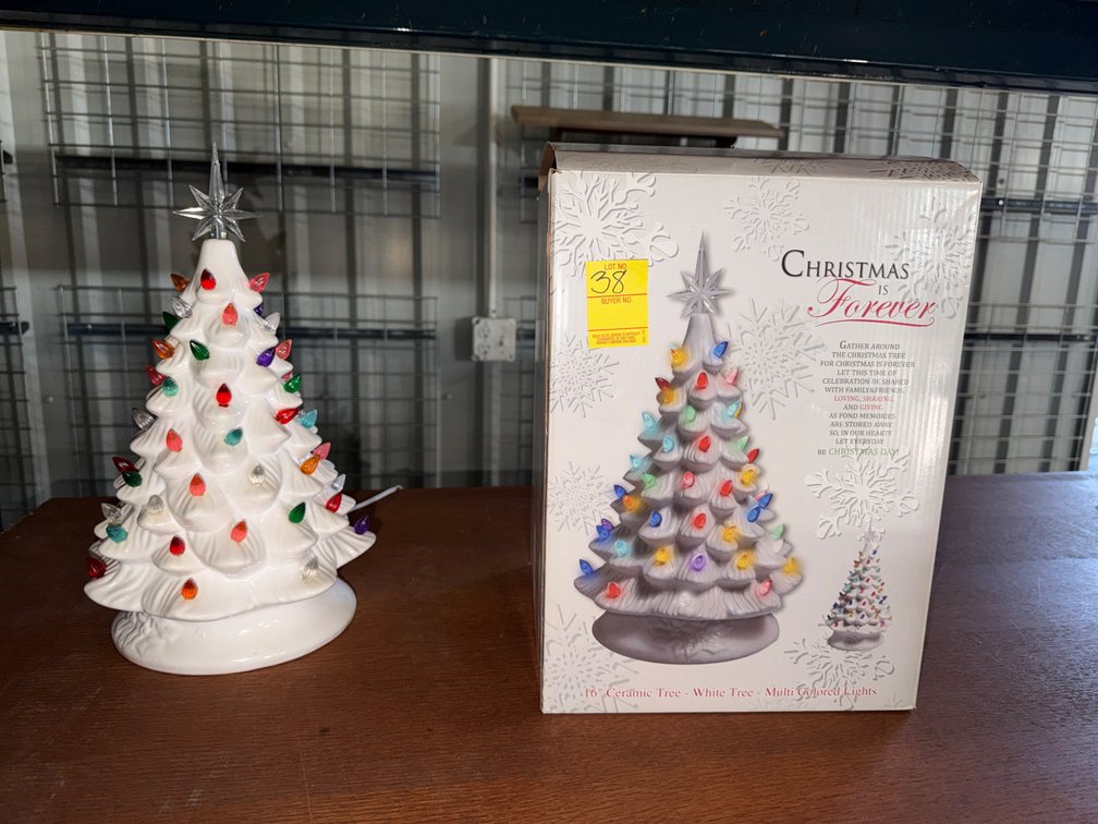 WHITE CERAMIC COLORED LIGHTS CHRISTMAS TREE 