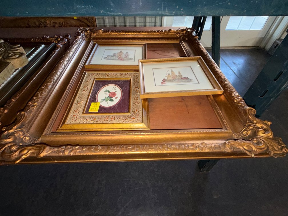 LOT OF 4 VARIOUS SIZE PHOTO FRAMES/PRINTS