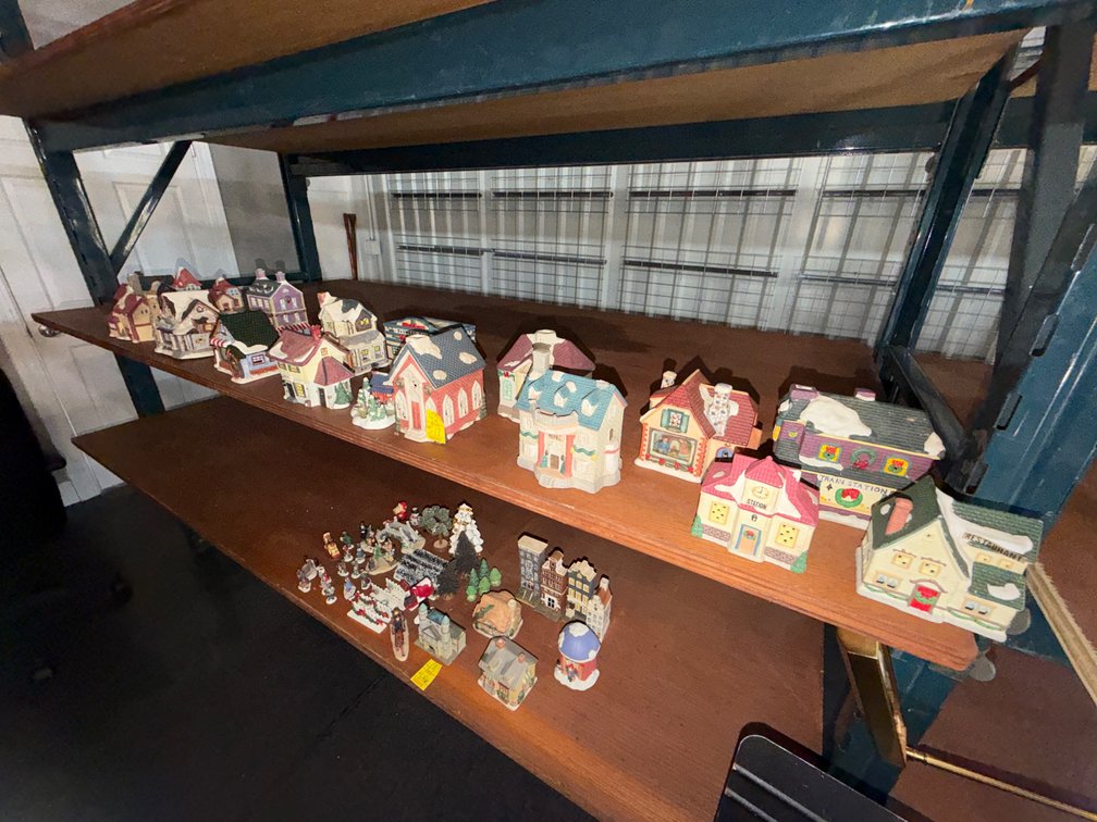 APPROX 17 LITTLE VILLAGES