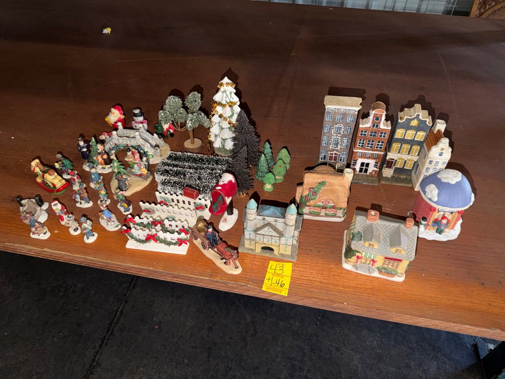 APPROX 45 LITTLE VILLAGES PCS