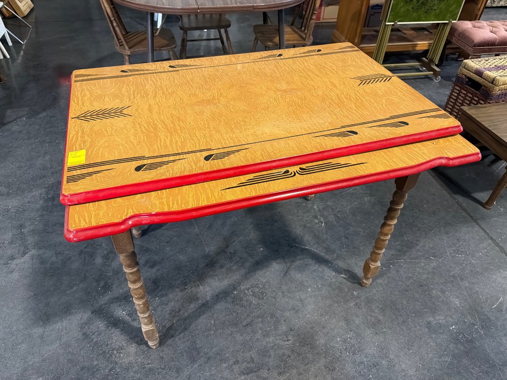 AZTEC STYLE POLISHED TABLE WITH LEAF SPINDLE LEGS