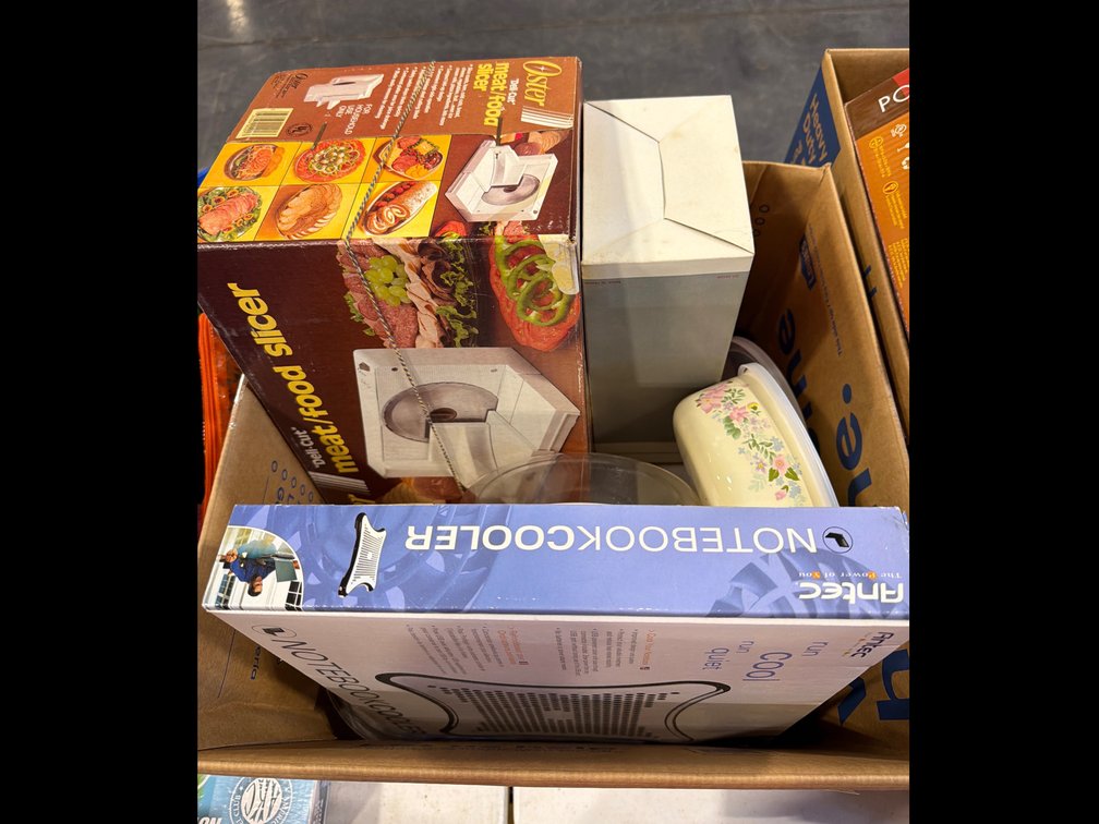 BOX OF MISC KITCHENWARE