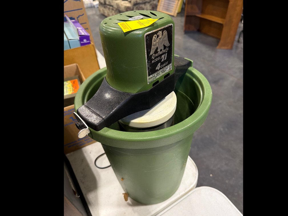 AVOCADO COLOR RCW ELECTRIC ICE CREAM MAKER