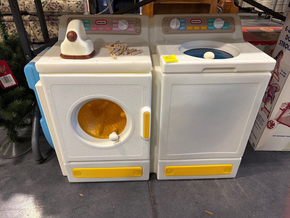 LITTLE TIKES WASHER AND DRYER SET