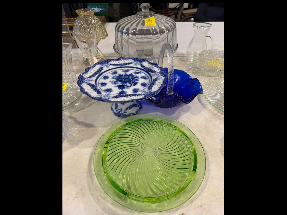 APPROX 4 PCS GLASSWARE