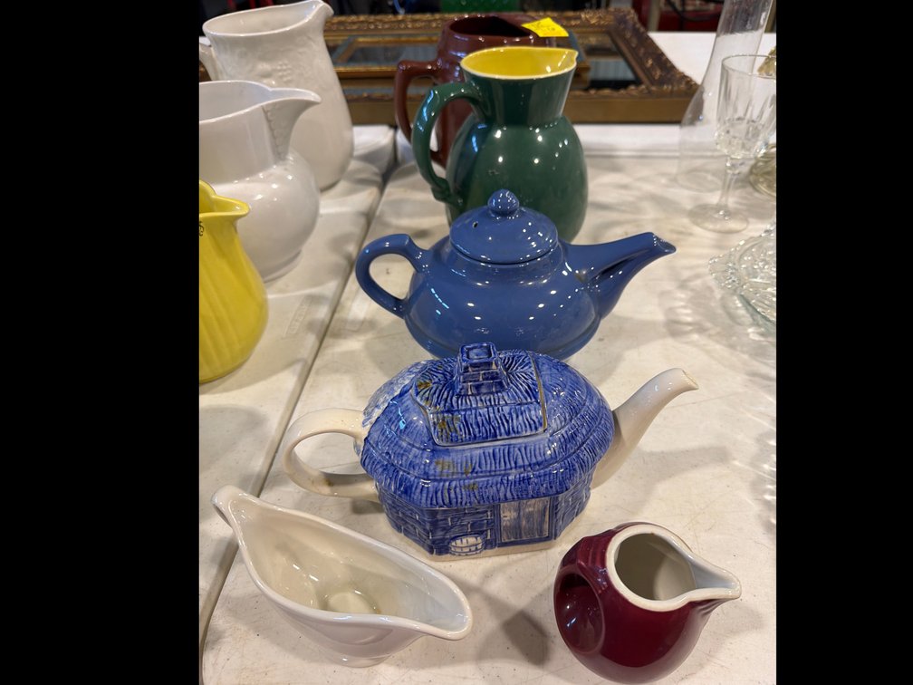 APPROX 6 PCS TEAPOTS AND PITCHER