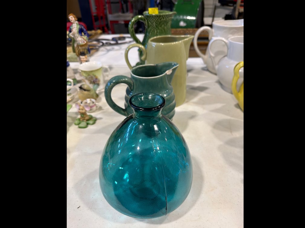 APPROX 4 PCS