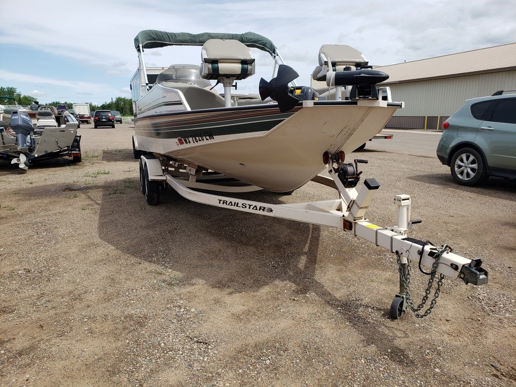 1998 Suntracker 20'.7", Vin# BUJ97487D898 with 1998 Trailstar trailer, Vin# 4TM12JJ28WB001462