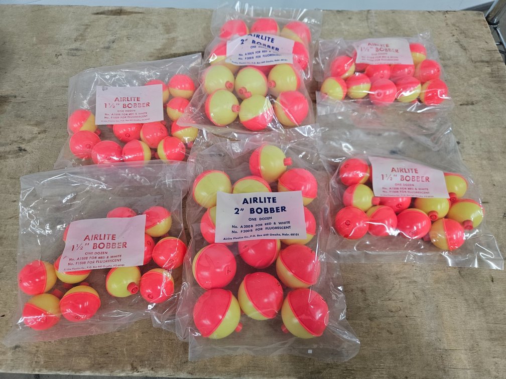4 Bags Of 1 1/2" Bobbers 2 Bags Of 2" Bobbers