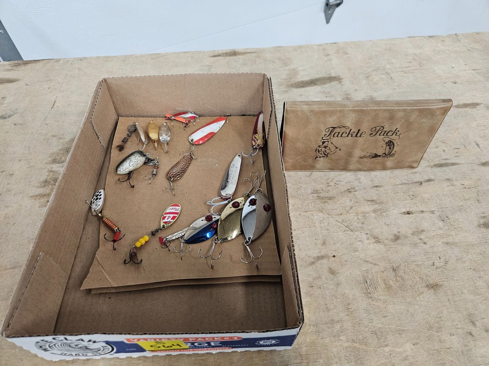 Tackle Pack & Assorted Lures
