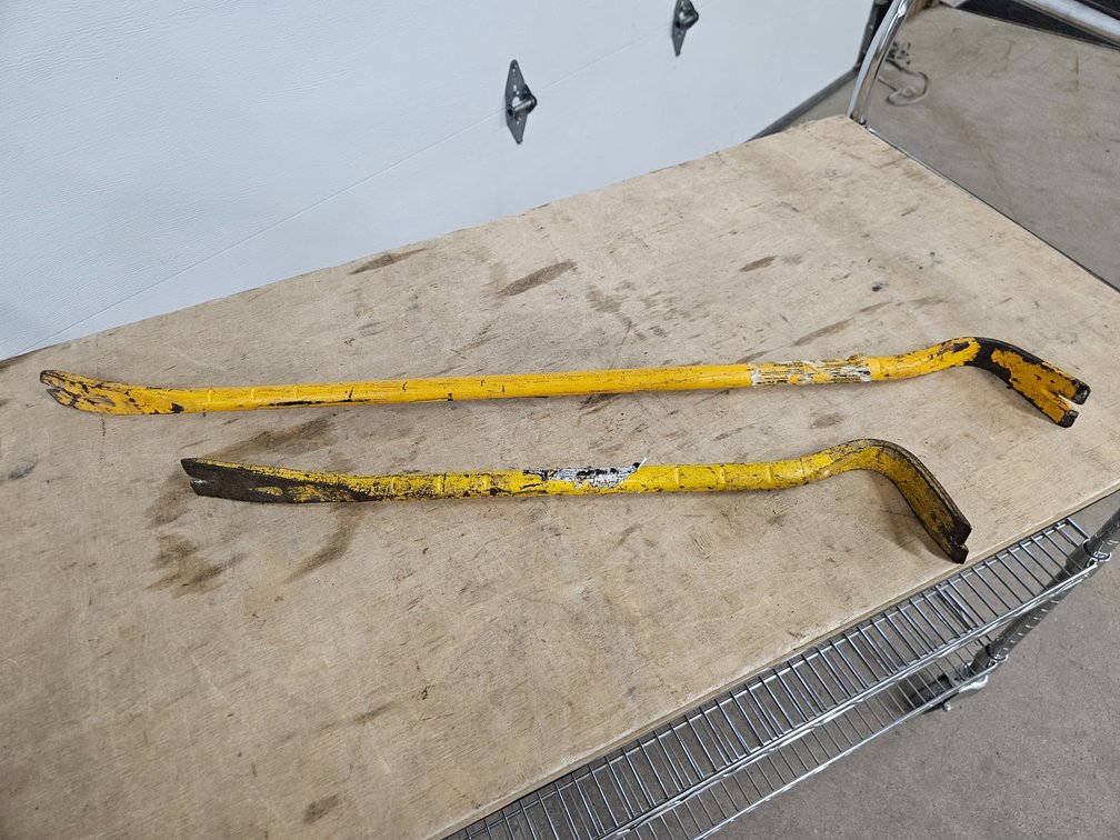 2 Prybars