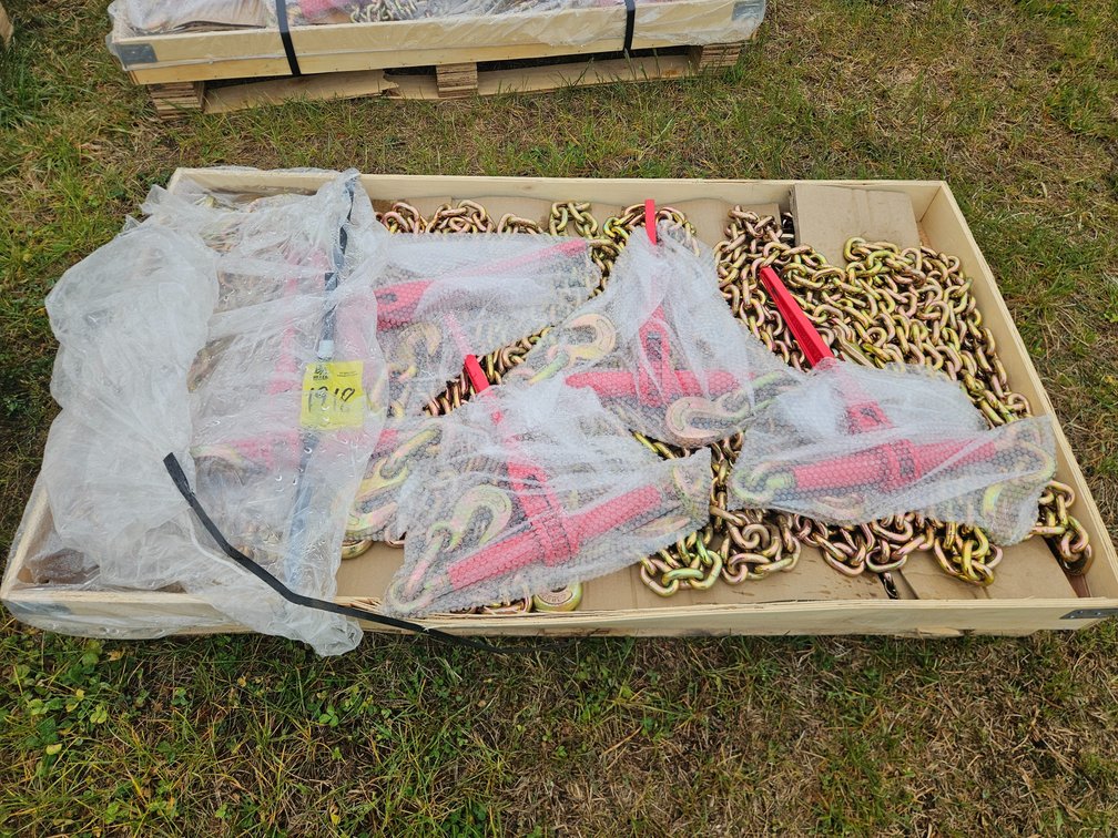 8- 5,400 Lbs. Ratchet Binders & 16- G70 20' Chains
