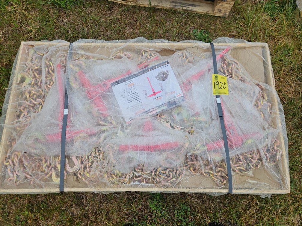 8- 5,400 Lbs. Ratchet Binders & 16- G70 20' Chains