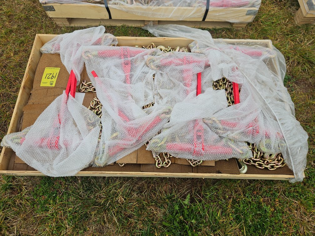 8- 5,400 Lbs. Ratchet Binders & 16- G70 20' Chains