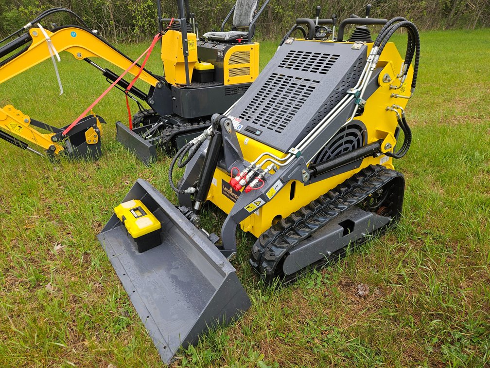 LandHonor Mini Skidsteer Loader