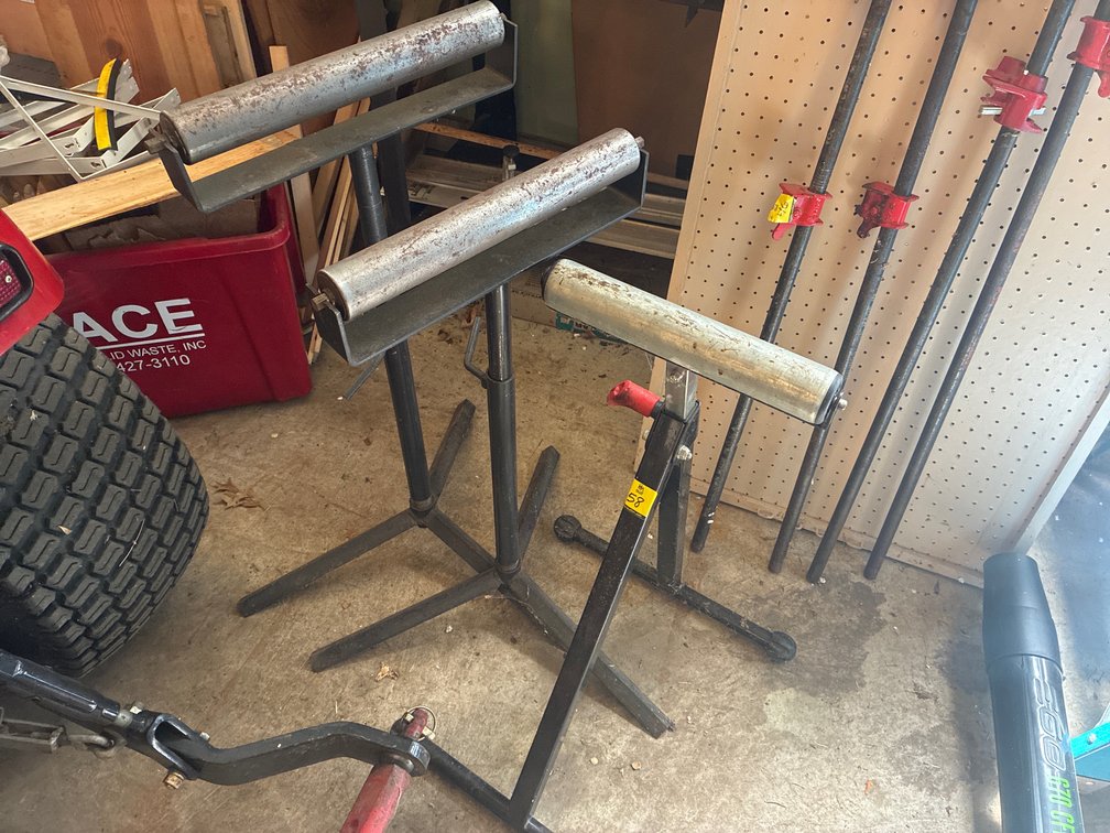 3 Metal adjustable roller stands