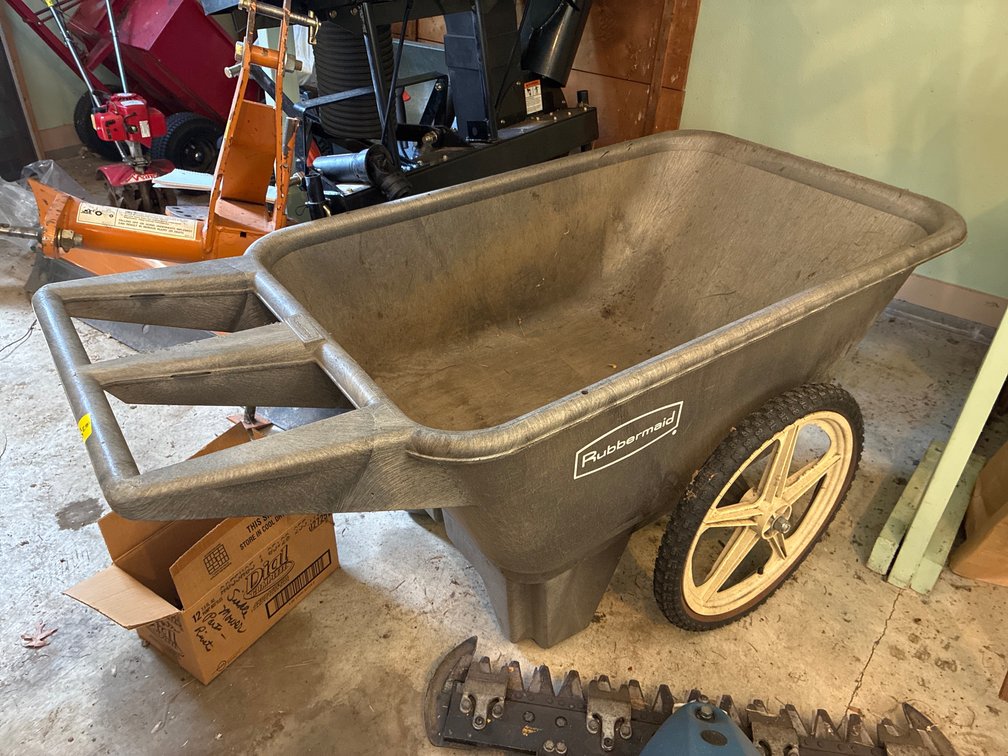Rubbermaid wheel barrow