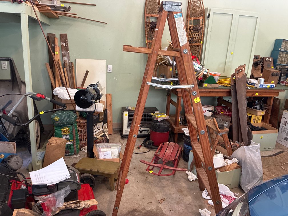 Kelly wooden 6' ladder