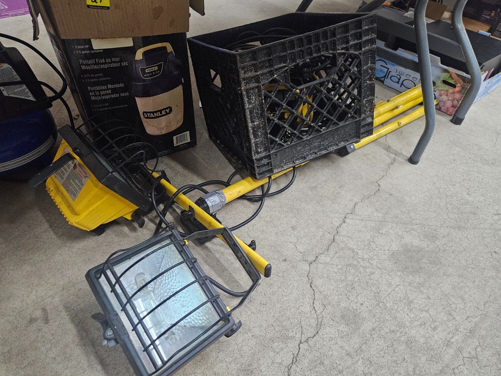 Shop lights on tri-pod, 2 corded shop lights