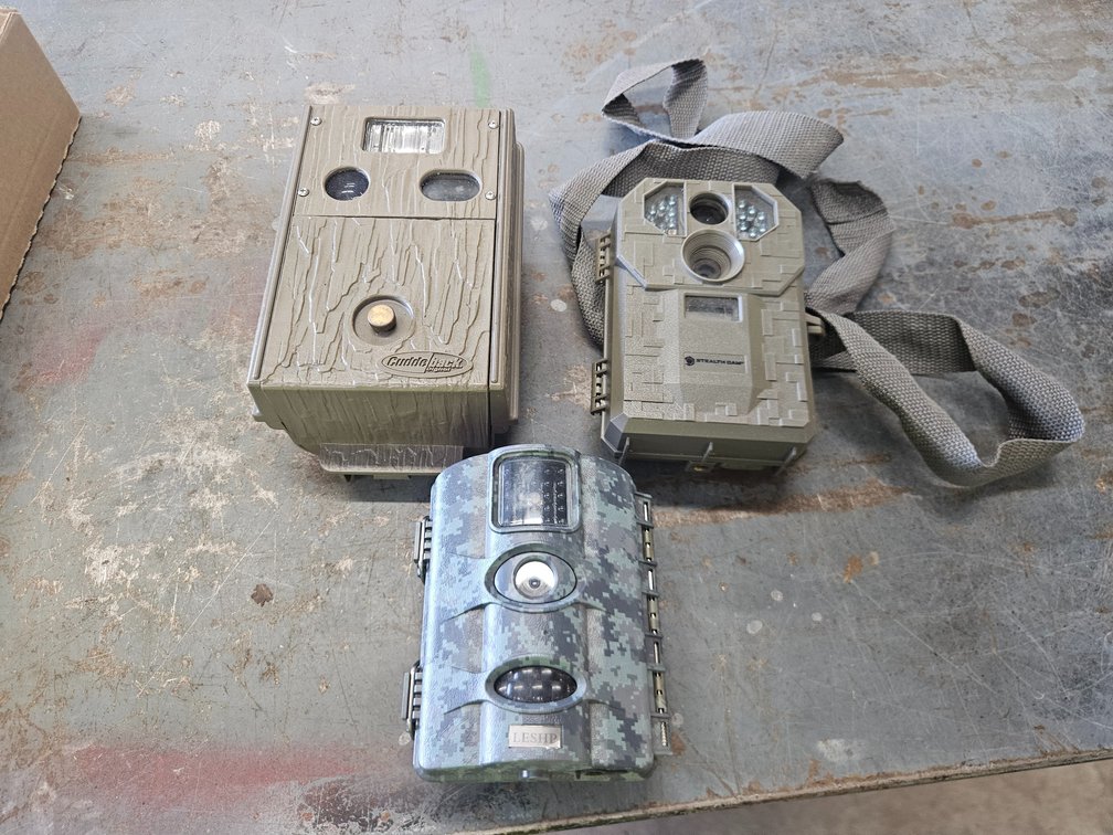 3 Trail cameras