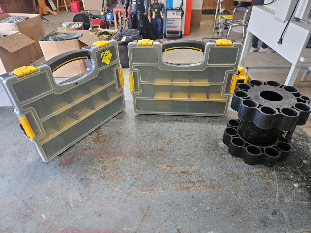 2 Plastic organizers, fishing rod holder