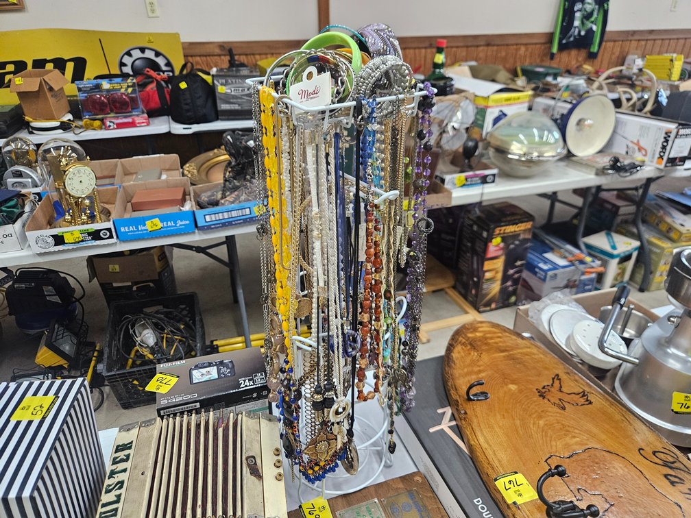 Assorted jewelry