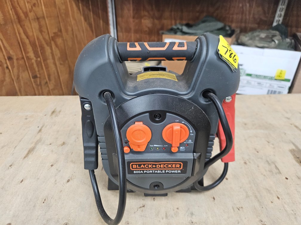 Black & Decker 600A portable power