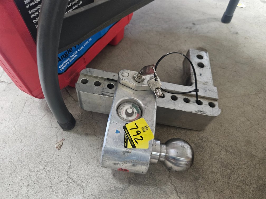 Adjustable ball hitch