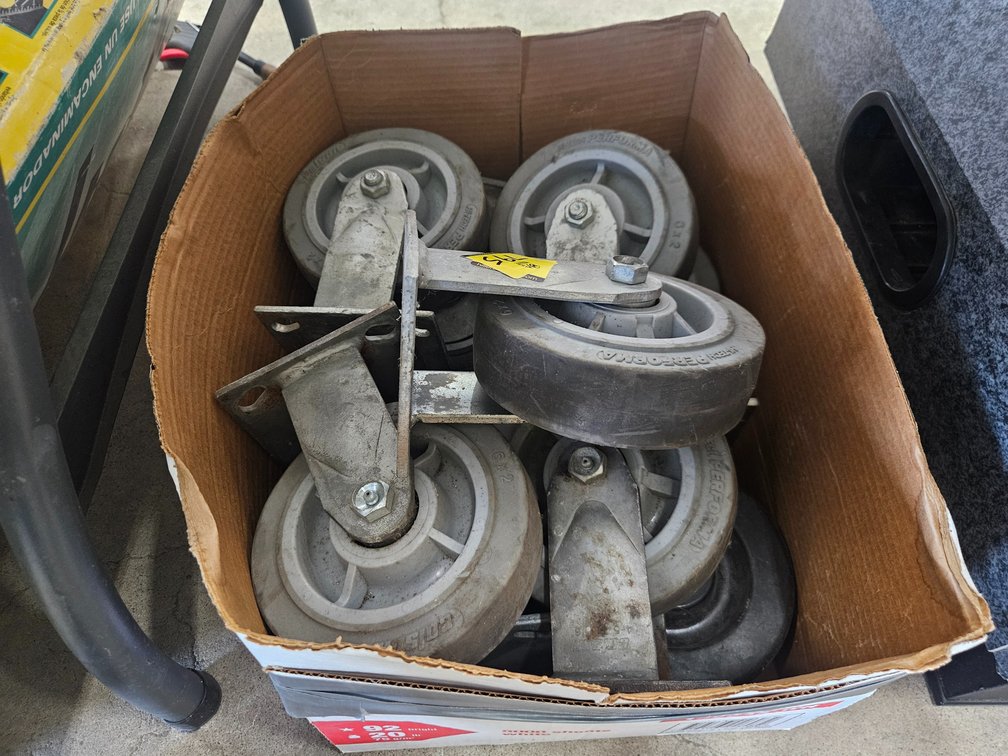 Large castors