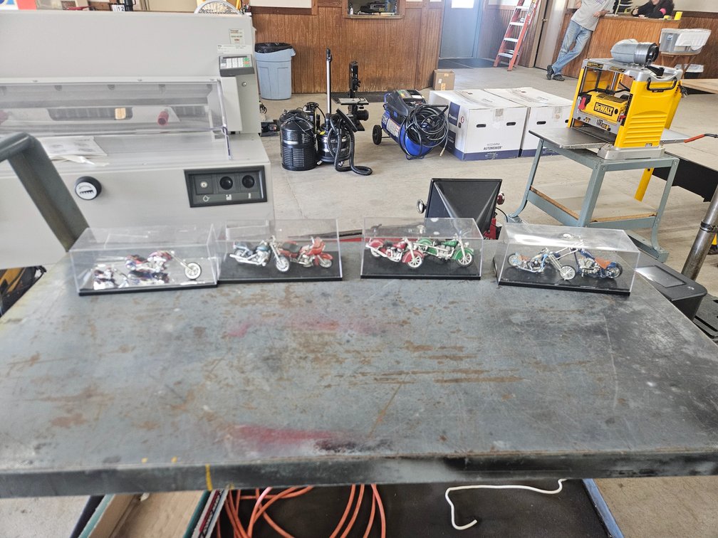 8 Motorcycles in 4 display boxes