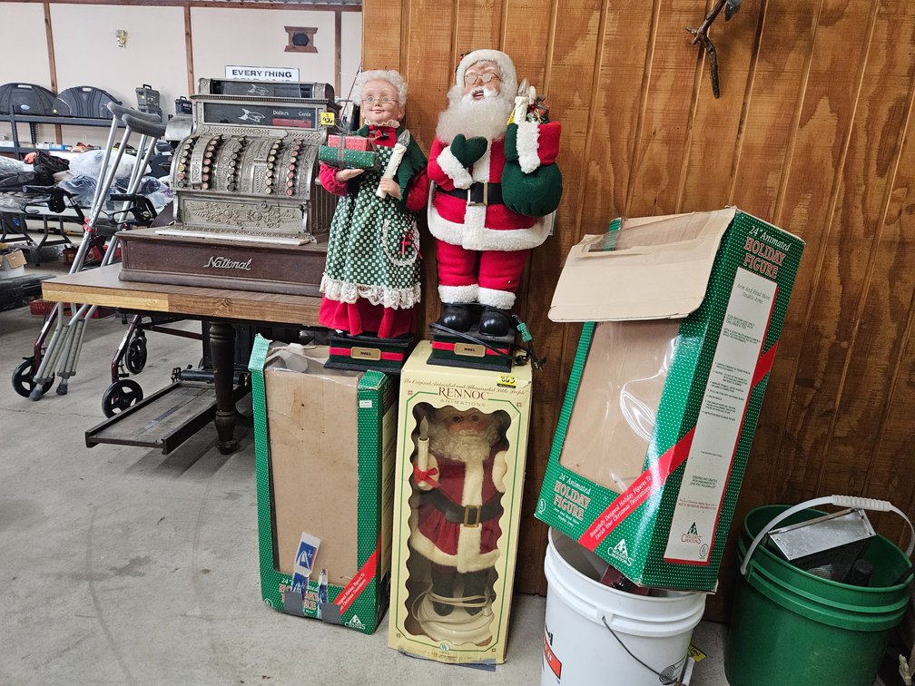 3 Animated Christmas Figures