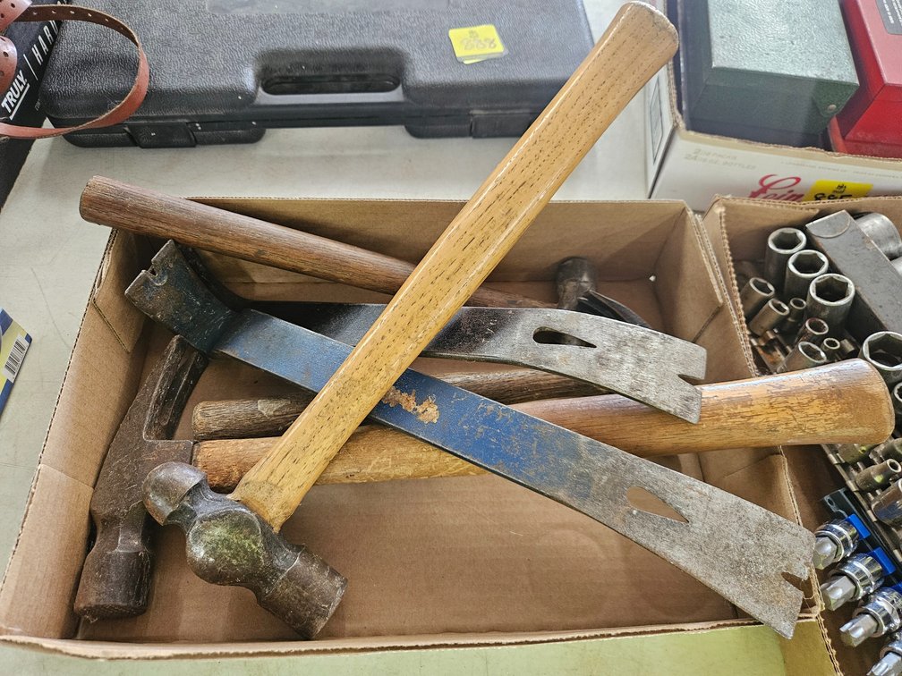 4 Hammers & 2 Crow Bars