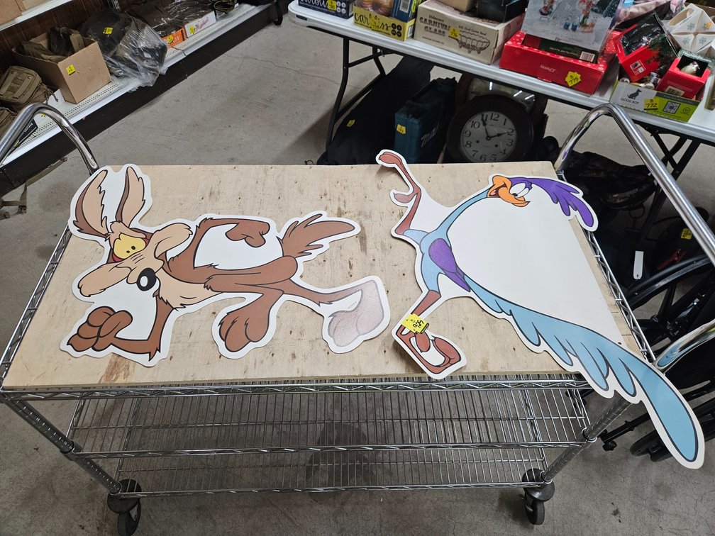 Cardboard Roadrunner & Wiley e. Coyote Cut Outs