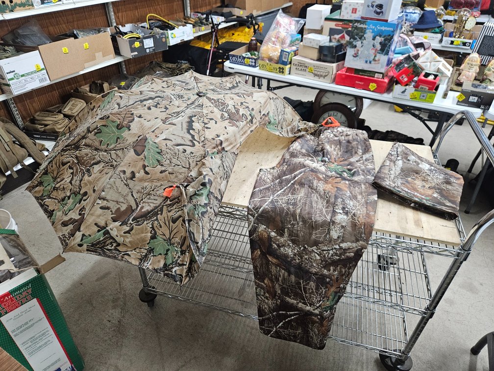 Camo Frogg Toggs Pants & Hunting Blind Umbrella