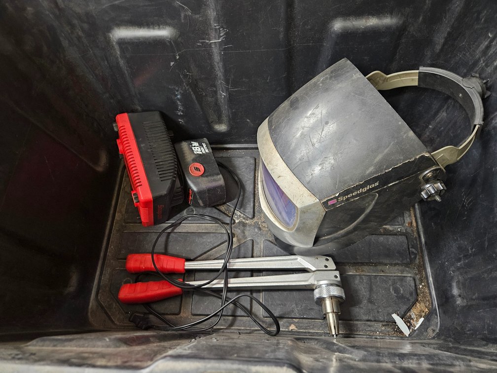 Snap on 18v Battery & Charger, Tomahawk 1/2" Expansion Tool  & Welding Helmet