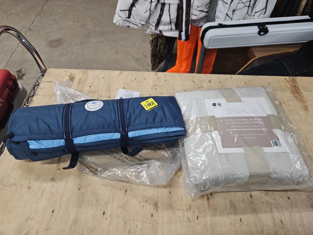 Outdoor Blanket & Throw