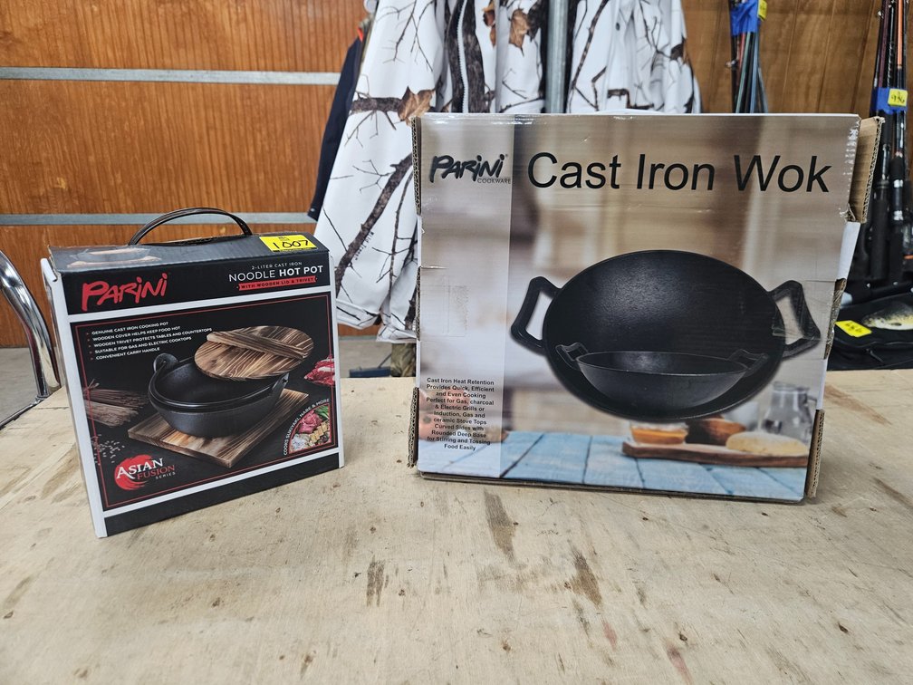 Cast Iron Wok & Noodle Hot Pot