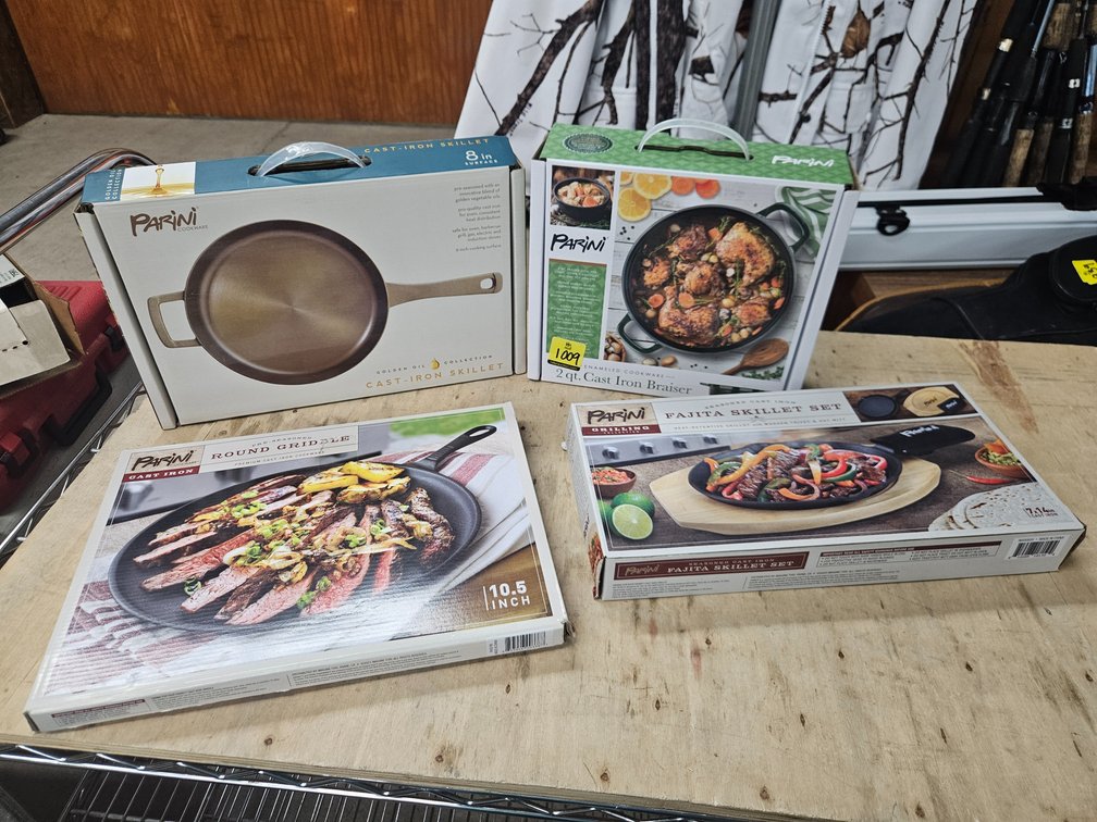 4 Cast Iron Cookware Pieces