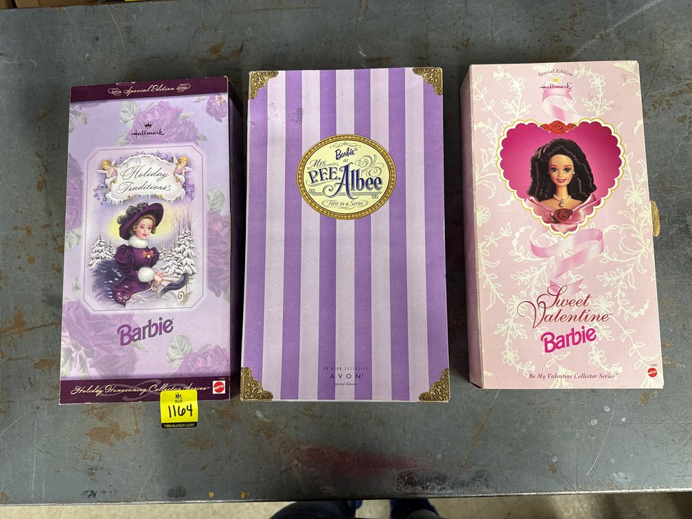 Avon, Sweet Valentine, Holiday Traditions Barbies