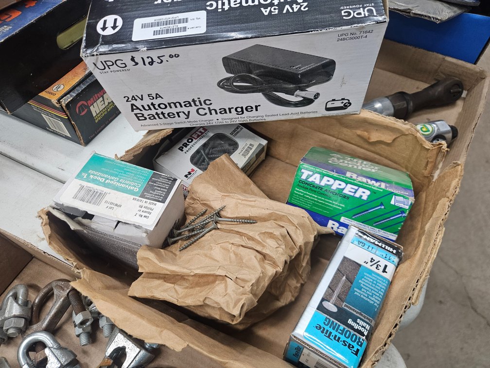 24V 3 Stage Battery Charger & Assorted Screws